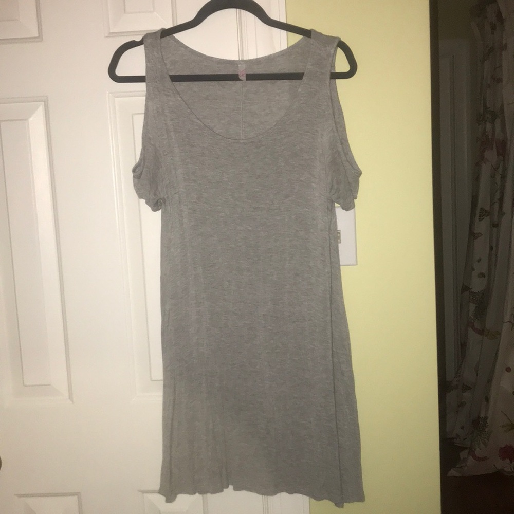 Gray cotton dress with cutout sleeves